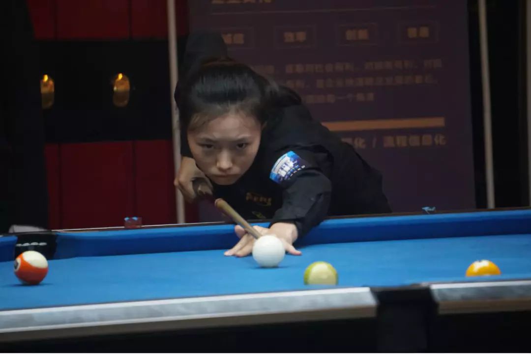 色表现的肯 色表现的肯