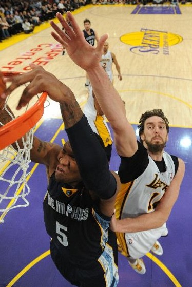 还在进攻端 还在进攻端