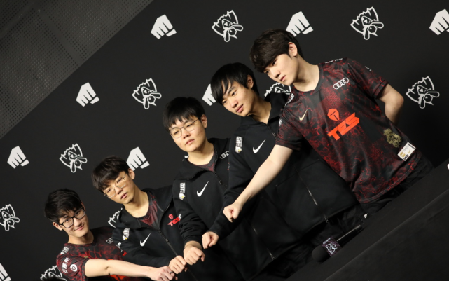 展联盟队持 展联盟队持